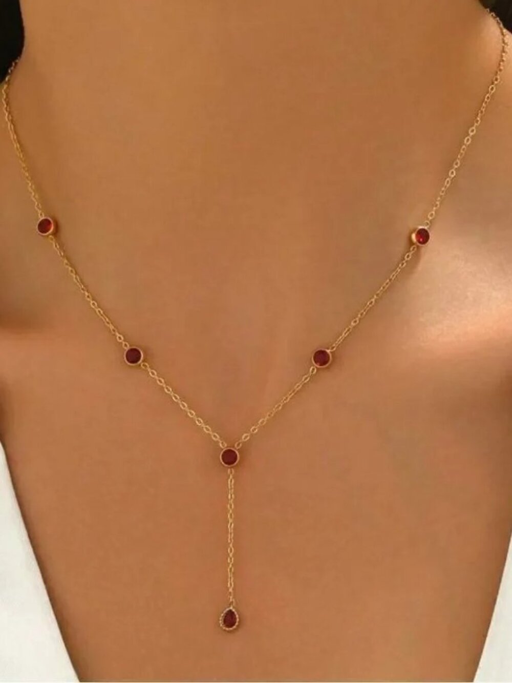 Elegant Gold and Red Necklace Q39